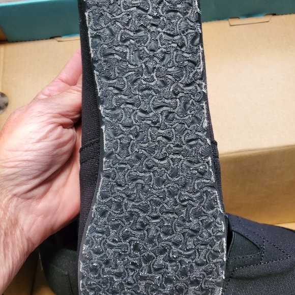 TOMS - Picture 4 of 4